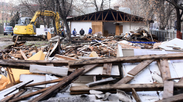 Звезда руши дом Лазићима